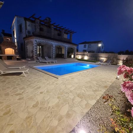 Villa Brioni With Pool By Rentistra Cabrunici Екстериор снимка