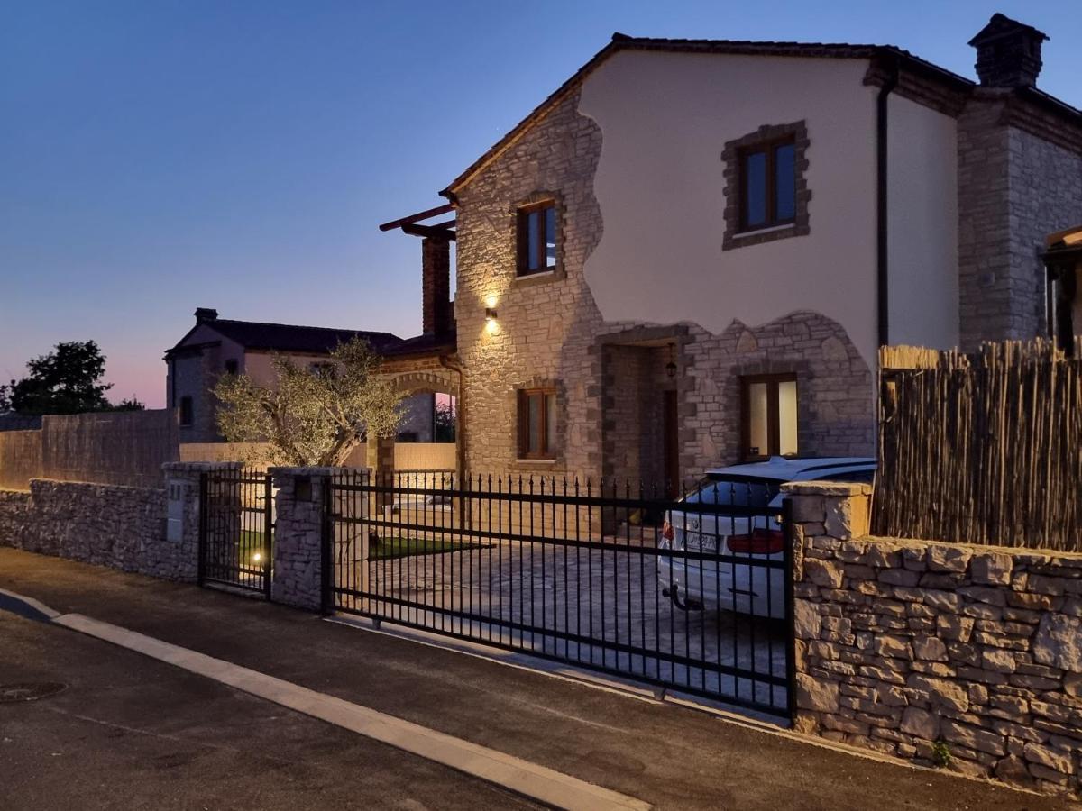 Villa Brioni With Pool By Rentistra Cabrunici Екстериор снимка