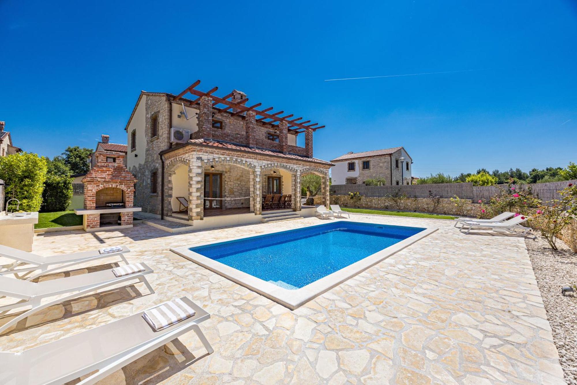 Villa Brioni With Pool By Rentistra Cabrunici Екстериор снимка